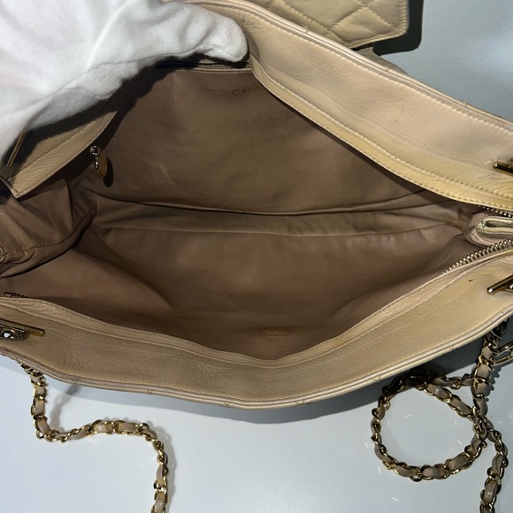 Chanel CC Vintage Beige Quilted Matelasse Charm Chain Link Shoulder Bag Tote - Picture 14 of 14